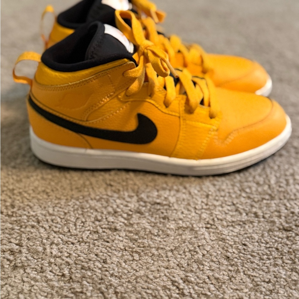 *NEW* Jordan Kids' Yellow / Gold and Black Sneakers - Picture 2 of 6